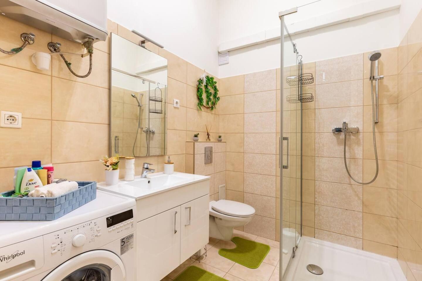 Broadway City Center, Fully Equipped, 4 Person Budapest Exterior photo